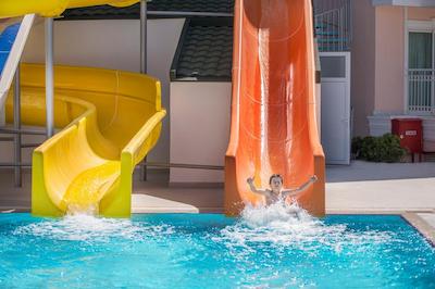 اینویستا هتل بلک