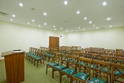 اینویستا هتل بلک