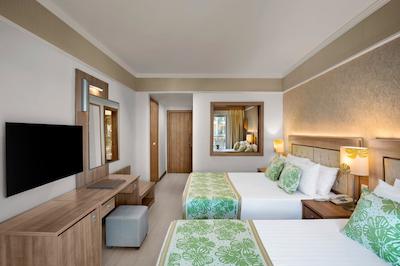 اینویستا هتل بلک