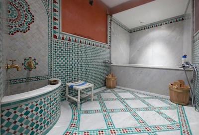 ارت پالاس سویتز اند اسپا