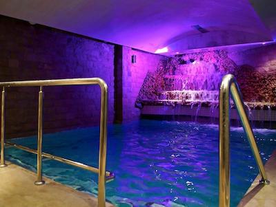 ارت پالاس سویتز اند اسپا