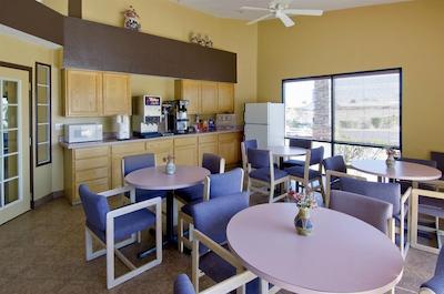 امریکاز بست والو این فنیکس ای-10 وست