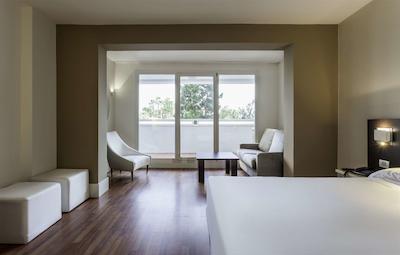 هتل ایلونین ایستلانتیلا