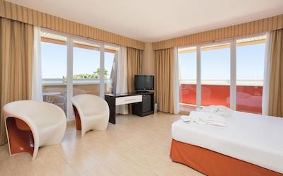 هتل ایلونین ایستلانتیلا