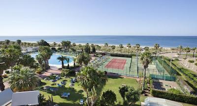 هتل ایلونین ایستلانتیلا