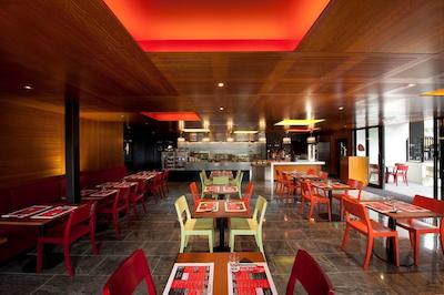 هیلتون کویینستون ریزرت اند اسپا