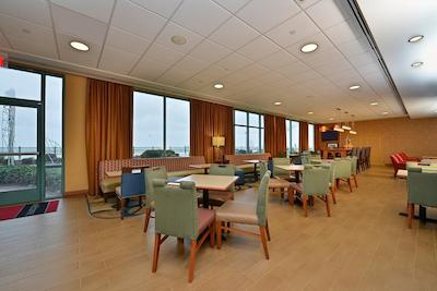 هامپتون این ویرجینیا بیچ-اُسینفرنت اسود