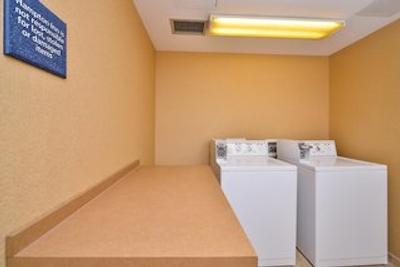 هامپتون این ویرجینیا بیچ-اُسینفرنت اسود