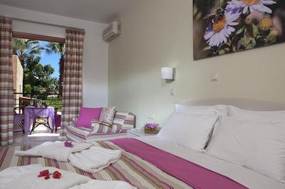 لاتانیا استودیز اند اپارتمنتز