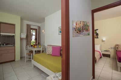 لاتانیا استودیز اند اپارتمنتز