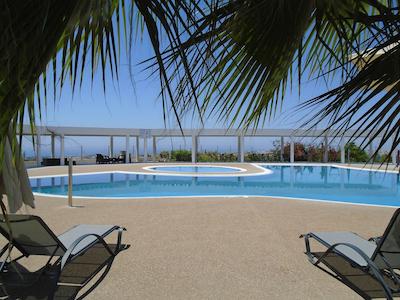 ریال بلو پافز هتل اند اسپا