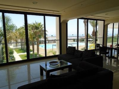 ریال بلو پافز هتل اند اسپا