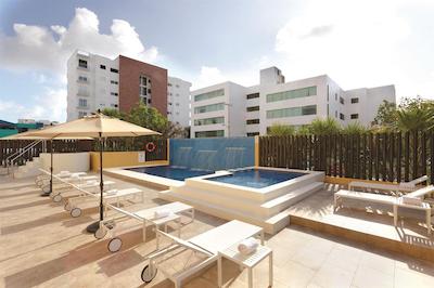 لق هتل بای لا کوینتا کانکون