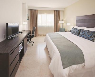 لق هتل بای لا کوینتا کانکون