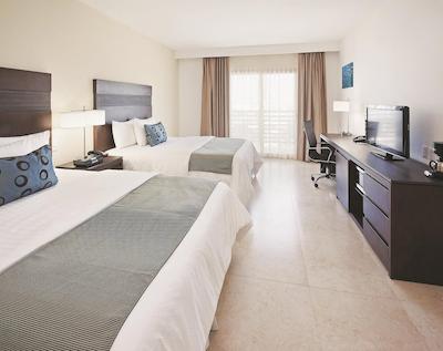 لق هتل بای لا کوینتا کانکون