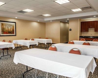 کمفرت سویتز ایندیاناپلیز آیرپرت