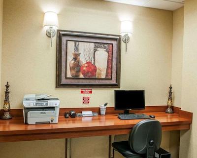 کمفرت سویتز ایندیاناپلیز آیرپرت