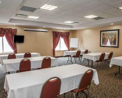 کمفرت سویتز ایندیاناپلیز آیرپرت