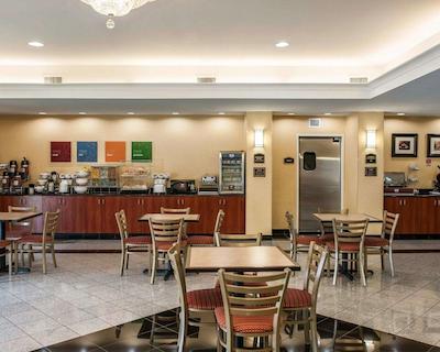 کمفرت سویتز ایندیاناپلیز آیرپرت