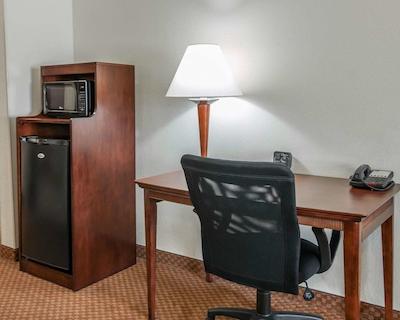 کمفرت سویتز ایندیاناپلیز آیرپرت