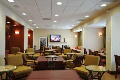 هامپتون این بای هیلتون کرتارو تکنلجیکو