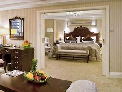 دز هتل اند سویتز فودو