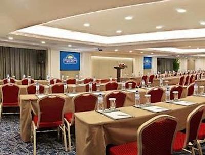 دز هتل اند سویتز فودو