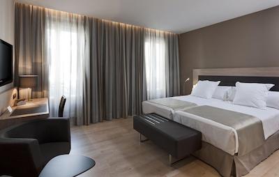 کاتالنیا پلازا مر