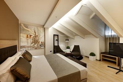 کاتالنیا پلازا مر