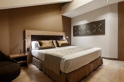 کاتالنیا پلازا مر