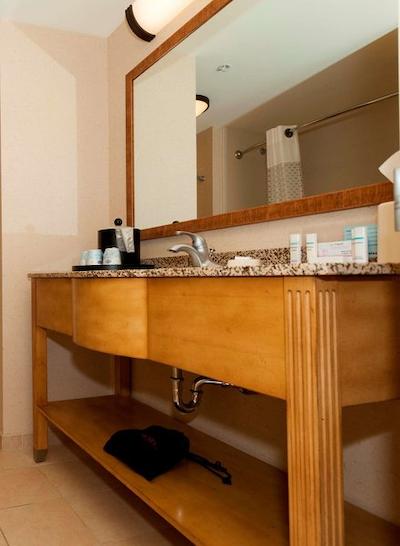 هامپتون این اند سویتز ریورتون