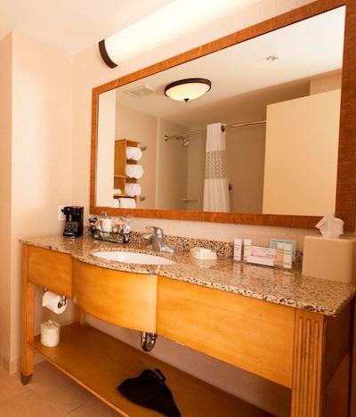 هامپتون این اند سویتز ریورتون