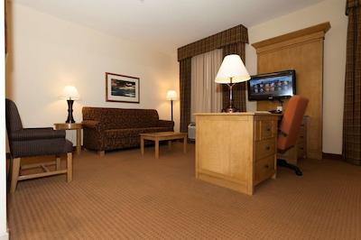 هامپتون این اند سویتز ریورتون