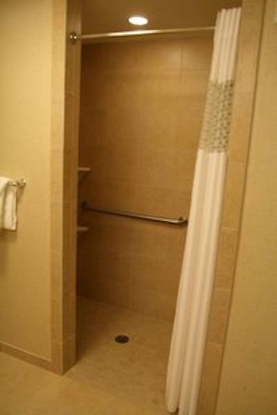 هامپتون این اند سویتز ریورتون