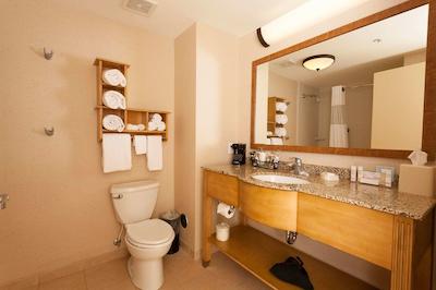 هامپتون این اند سویتز ریورتون