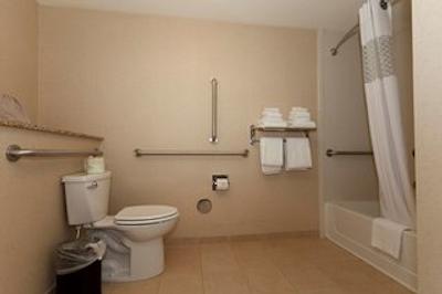 هامپتون این اند سویتز ریورتون