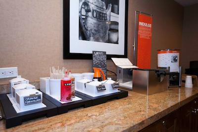 هامپتون این اند سویتز ریورتون