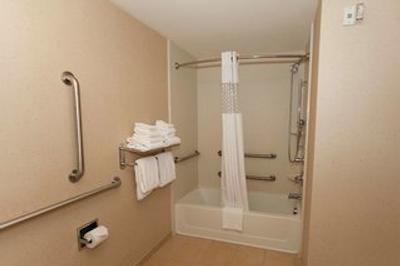 هامپتون این اند سویتز ریورتون