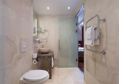 هتل چریستیانیا تیتر