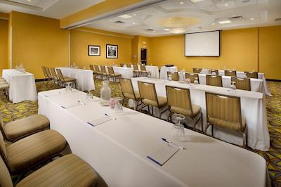 هیلتون گاردن این ایندیاناپلیز نردوست