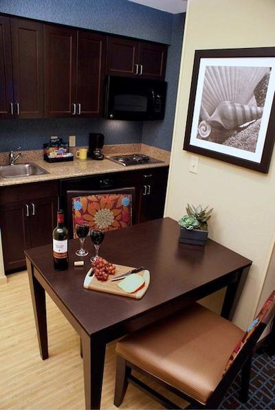 هموود سویتز فرت میرز آیرپرت/فگکو