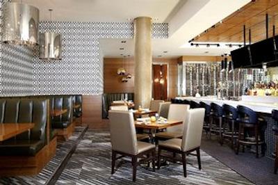 فور پوینتز بای شراتون کالگاری آیرپرت