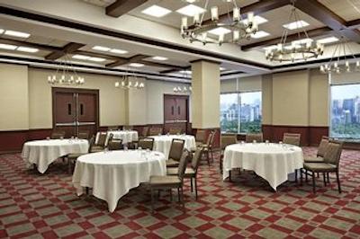 فور پوینتز بای شراتون کالگاری آیرپرت