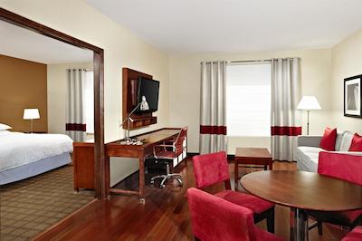 فور پوینتز بای شراتون کالگاری آیرپرت