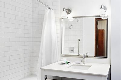 فور پوینتز بای شراتون کالگاری آیرپرت