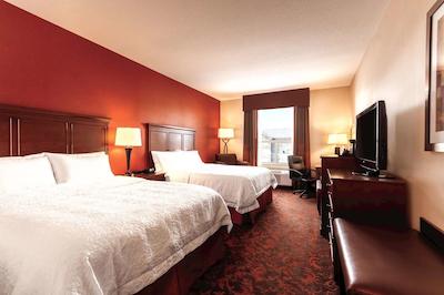 هامپتون این بای هیلتون ادمنتون اسود