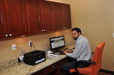 هامپتون این بای هیلتون ادمنتون اسود