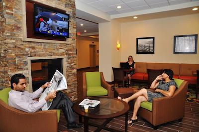 هامپتون این بای هیلتون ادمنتون اسود