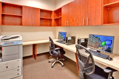 هلید این اکسپرز اند سویتز ادمنتون اسود