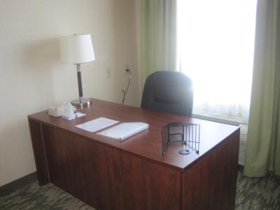 هلید این اکسپرز اند سویتز ادمنتون اسود